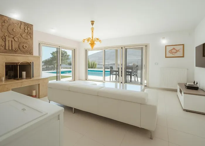 Luxury With A Swimming Pool Vlasici, Pag - 25230 *